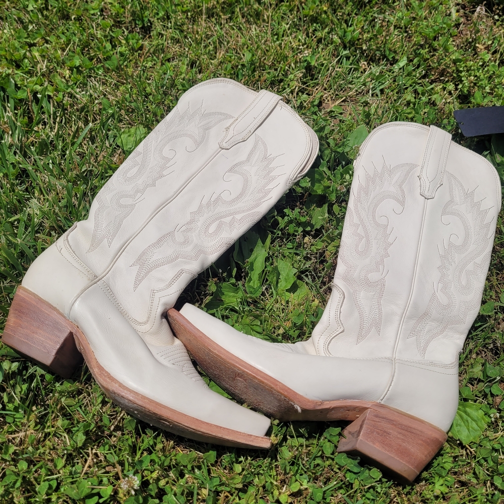 White Heeled Boots with Western Stitching